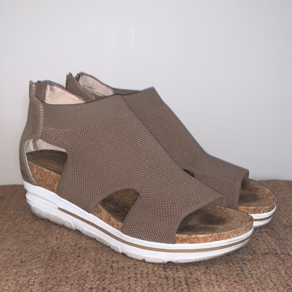 Adrienne Vittadini Charla Tan Cork Sandals 9.5